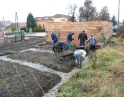 listopad 2009 - Stavba garáží u nádraží