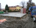 listopad 2009 - Stavba garáží u nádraží