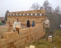listopad 2009 - Výstavba garáží u nádraží