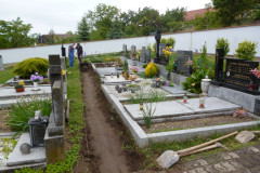 Rekonstrukce chodníků na hřbitově 19.5.2014