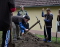 říjen 2015 - Sázení stromu mladými hasiči